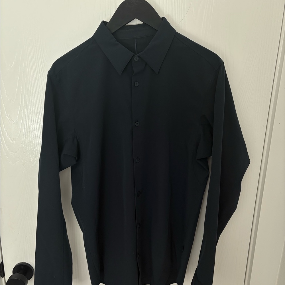 lululemon Men’s New Venture Button Down Long Sleeve Shirt, Slim* Classic Navy.